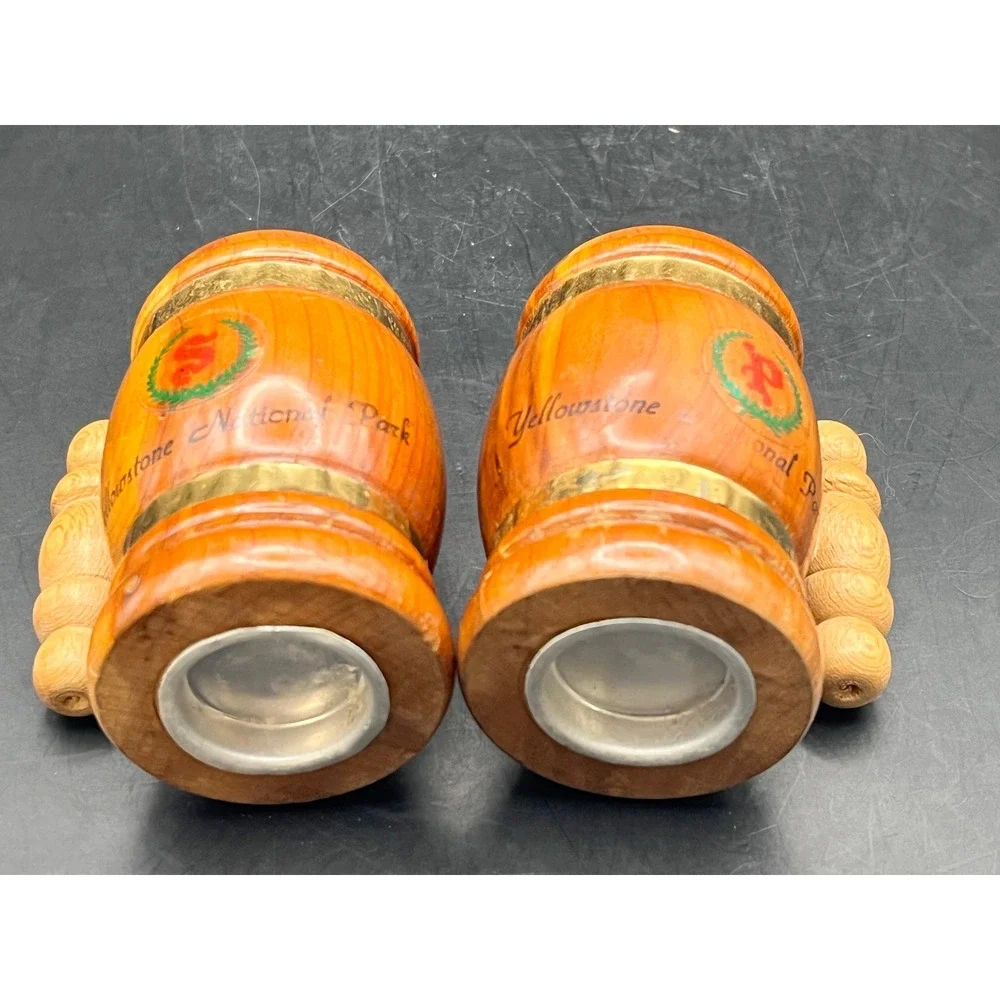 Vtg Wood Barrel Salt & Pepper Shakers Souvenir Yellowstone National Park Vtg‎ 3